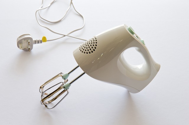 How To Use A Hand Mixer Without Making A Mess