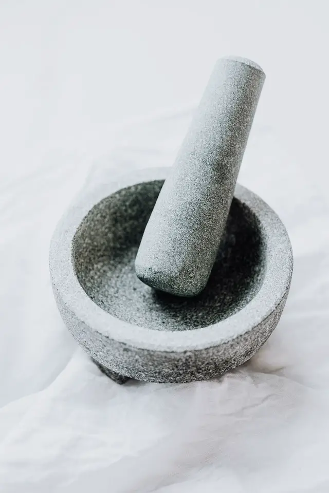 How Do You Use A Mortar and Pestle Grind IT